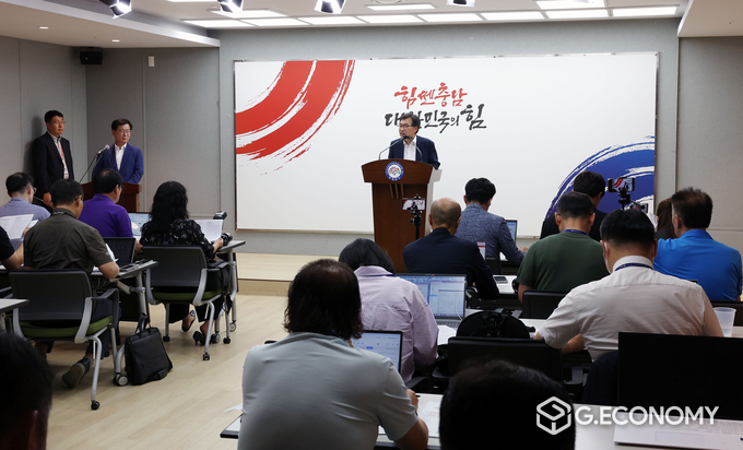 전형식 충남도 정무부지사, 28일 도청 프레스센터에서 기자회견