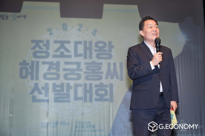 이재준 시장이 인사말을 하고 있다./사진=수원시