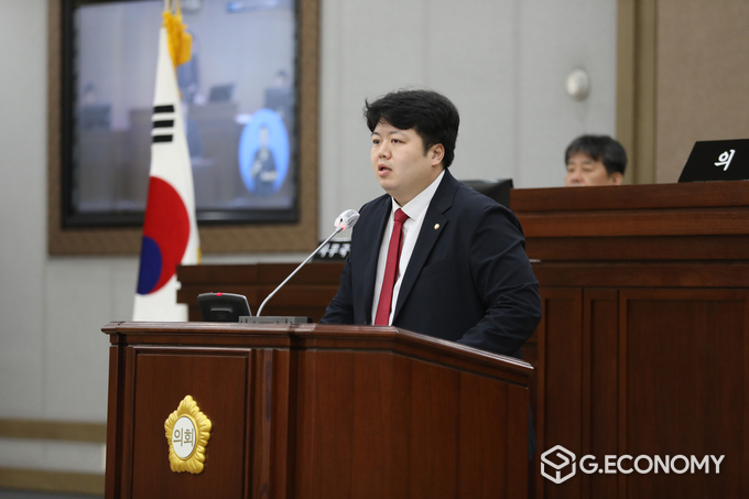 배지환 의원이 '예술인 기회소득 지원 조례'와 '체육인 기회소득 지원 조례'에 반대 입장을 밝히고 있다./사진=배지환 의원