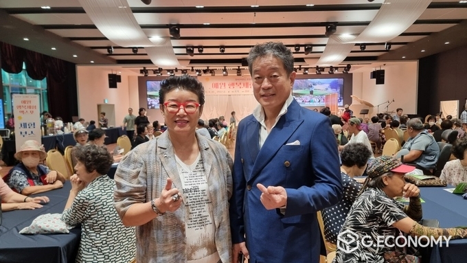 (주)비채온 김미경 회장 & 노희섭 스카이아트홀 관장 (사진=신종삼기자)
