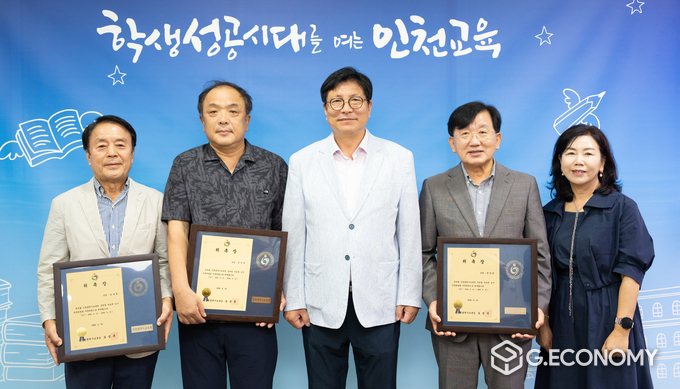 인천시 교육청 우리말 바르게 쓰기 자문위원회 ,( 사진중앙) 도성훈 인천시 교육감