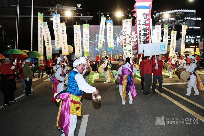 안성시가 2일 2024 안성맞춤 남사당 바우덕이 축제의 전야제 행사인 길놀이 퍼레이드를 개최한다. /안성시제공