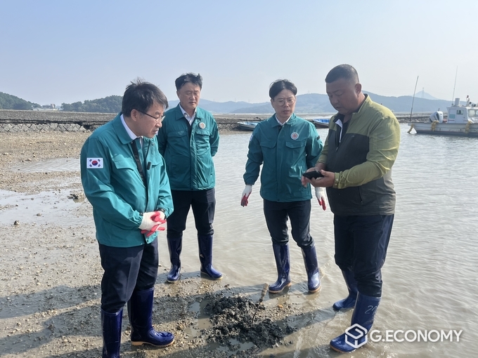 전형식 정무부지사, “서산 가로림만 해역, 바지락 집단 폐사 피해 현장 점검”