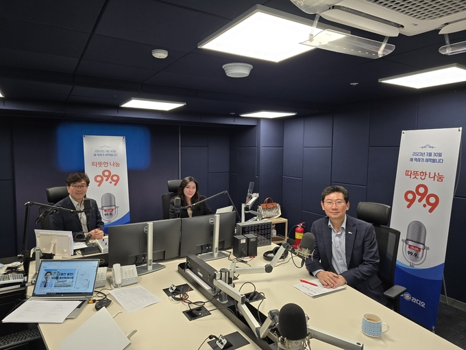 이상일 용인특례시장이 지난 11일 OBS 라디오에 출연해 월드컵 예선전 대비 교통대책 등을 밝혔다. /용인시제공