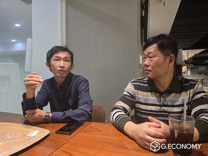더불어민주당 윤준병 국회의원실 방문 후 여의도 커피숍에서 좌)조계훈 여수광양항만공사 청원경찰지회 위원장, 여수광양항보안지부 손영인 위원장/뉴스아이이에스