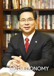 이영훈목사(여의도순복음교회)를 강사로 , 10월 30 일 오전 7시 30분 국호도서관 대강당에서 드려진다ㆍ