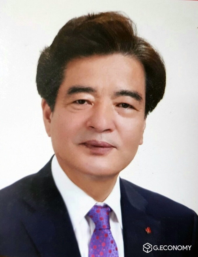 사진설명▲ 민중의 지팡이 경찰의 역할이 매우 중요하다 말하는 최석우 목사 “교인들은 문제가 생기면, 교회에 오잖아요... 사회인들은 문제가 생기면, 경찰에게 오잖아야.”
