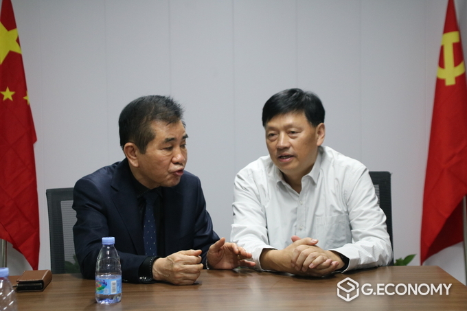 “중국 내 전자상거래 플랫폼 개발⋅운영, 동반자 협력 협약식” 좌) 골드메르그룹 이근조 회장과 호남중건 고중림 총지배인 회의 사진/뉴스아이이에스