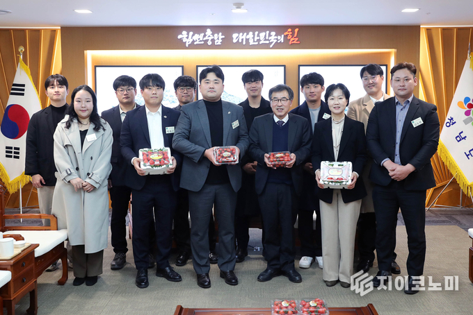 전형식 정무부지사와 박상철 충청남도4-H연합회장, 청년농업인 등이 참석, 사랑의 쌀 1000㎏ 기탁식