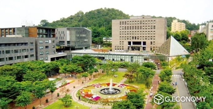 숭실사이버대학교가 ‘꿈을 향한 업그레이드’를 슬로건으로 2025학년도 1학기 신·편입생 모집에 돌입했다. /사진=숭실사이버대학교