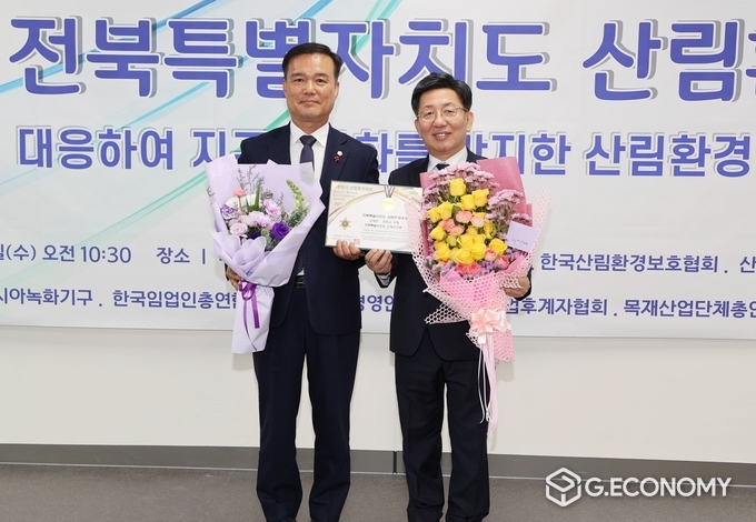 좌) ‘제4회 전북특별자치도 산림환경대상’…‘고창군의회 조민규 의장’ 수상