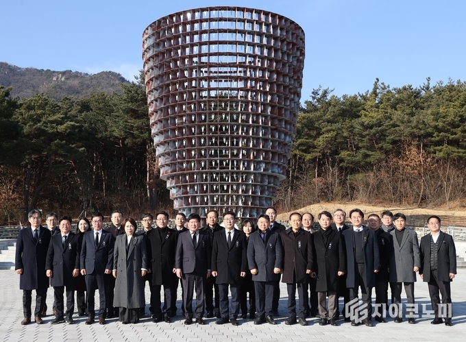 충남도의회 ‘충남보훈공원 충혼탑 참배’