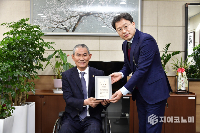 서용규 의원, 국가유공자 예우 증진 기여로 국가보훈부 감사패 수상. 광주광역시 의회 제공
