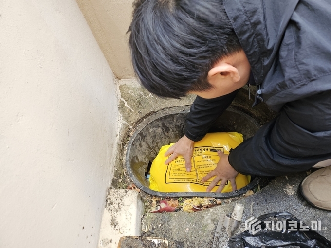목포시 기동반이 보온조치를 취하고 있다. 목포시 제공