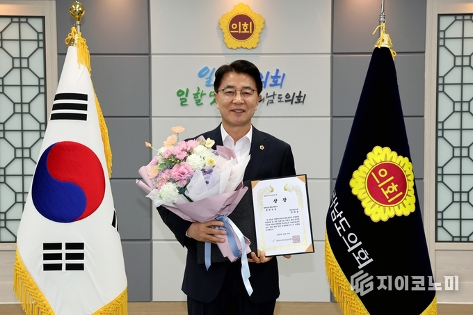  김태균 의장 제16회 2024지방의원 매니페스토 약속대상 수상. 전라남도의회 제공