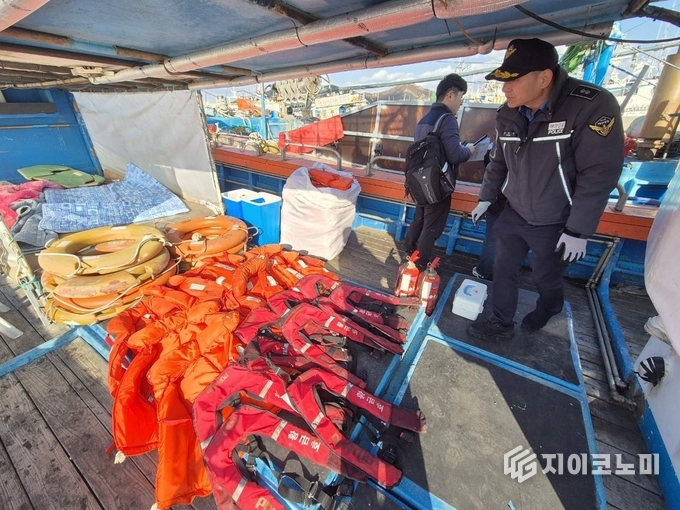 해경이 설 명절을 맞아 강력사건과 민생침해범죄에 대한 특별단속을 시행하고 있다. 서해지방해양경찰청 제공