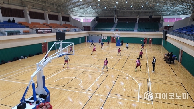 경희대 농구팀이 목포에서 전지훈련에 집중하고 있다. 목포시 제공