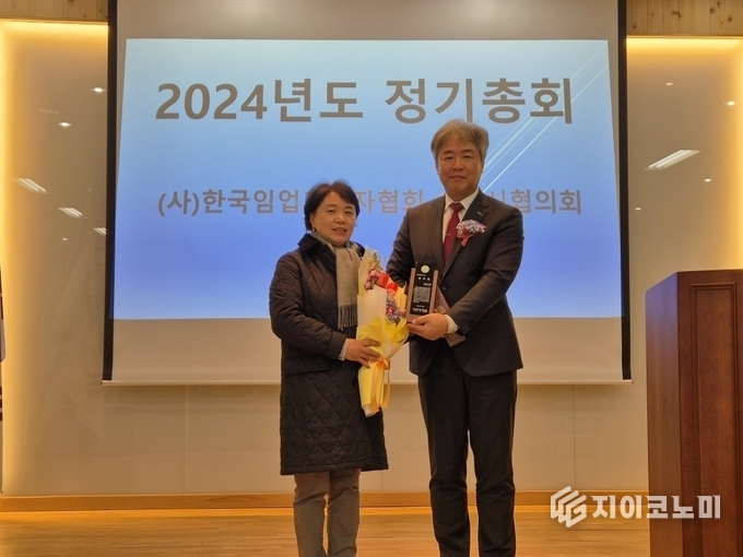 김미연 의원이 감사패를 수상한 순간. 순천시의회 제공