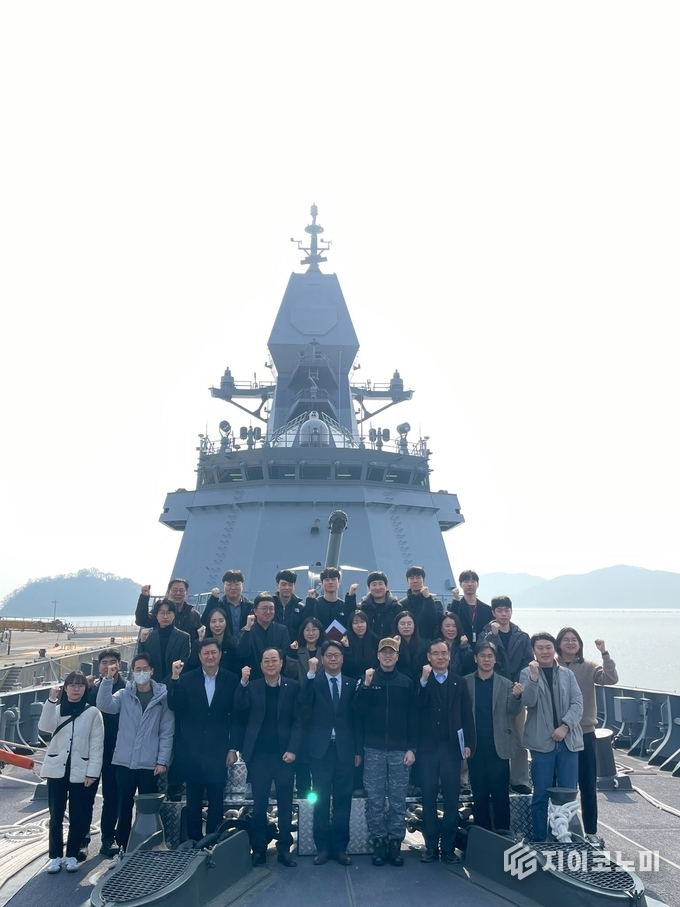 충남도, 충남함과 잠수함사령부 방문 , 해군 승무원 격려