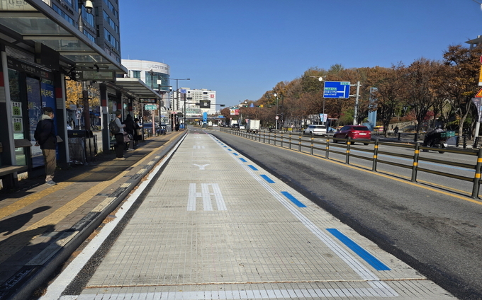 일산동구청 버스 정류장에 프리캐스트 콘크리트 포장을 완료했다. (사진=고양특례시)