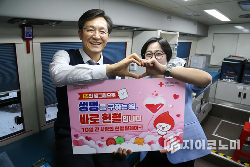 영암군은 5일, 대한적십자사 광주·전남혈액원과 함께 군청 광장에서 단체헌혈을 진행하며 헌혈의 중요성을 알렸다. 영암군 제공