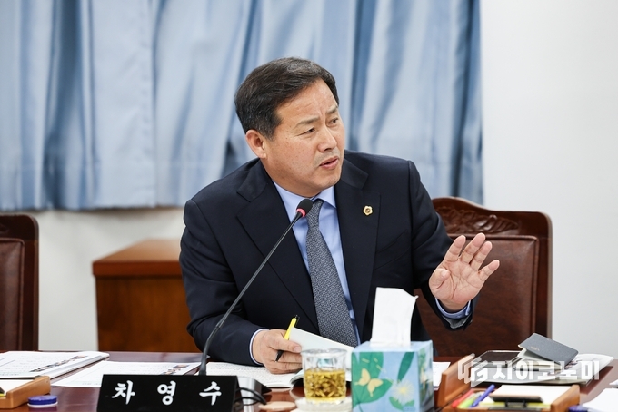 차영수 도의원이 지난 2월 6일 제387회 임시회 환경산림국 소관 업무보고를 받고 있다. 전라남도의회 제공