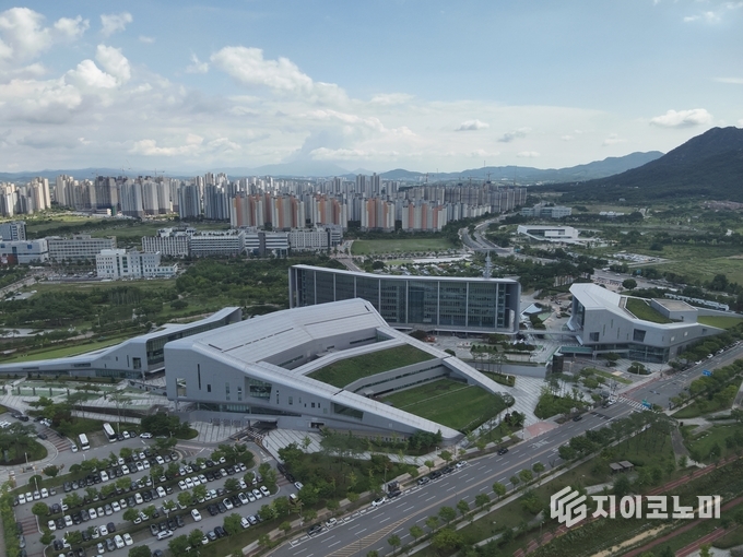 충청남도 홍성군 소재 충남도청 전경