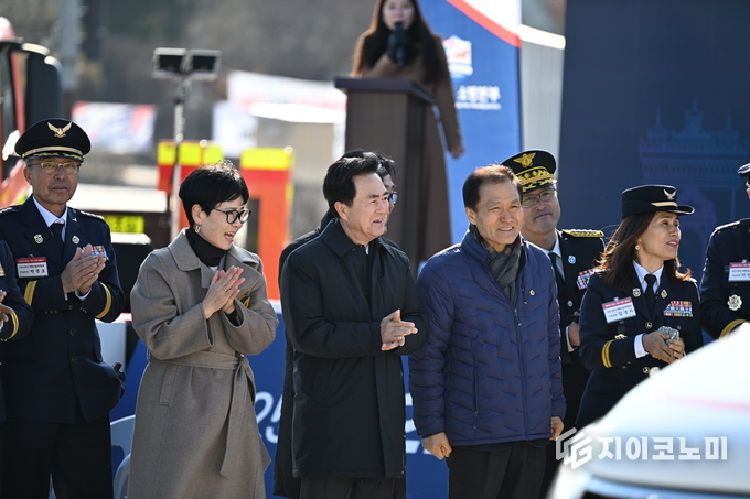 충남소방본부, 법적 사용 기간 경과 구급차 10대 출하식