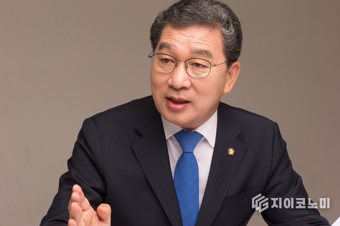 더불어민주당 신정훈 의원(전남 나주·화순, 국회 행정안전위원장)