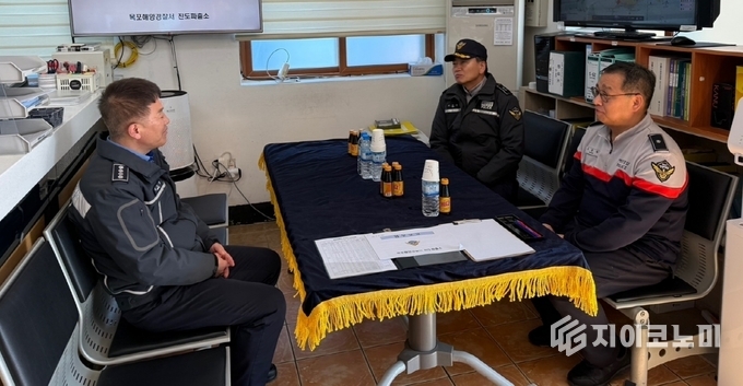 권오성 목포해경서장 진도파출소 방문. 목포해양경찰서 제공