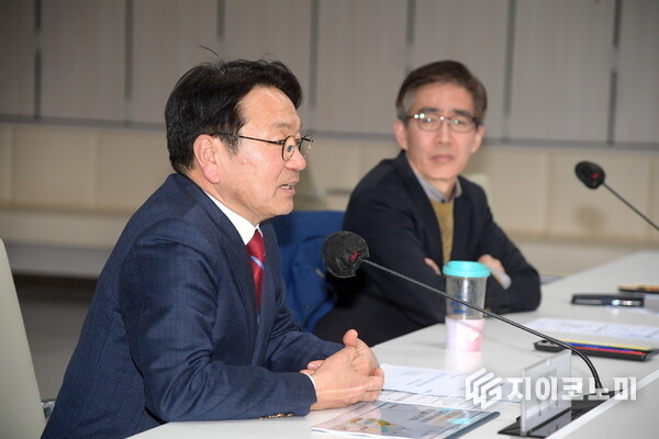 강기정 광주광역시장은 우원식 국회의장 직속의 ‘기후위기 비상 자문위원회 제4차 회의’가 21일 시청 대회의실에서 열렸다. 광주광역시 제공