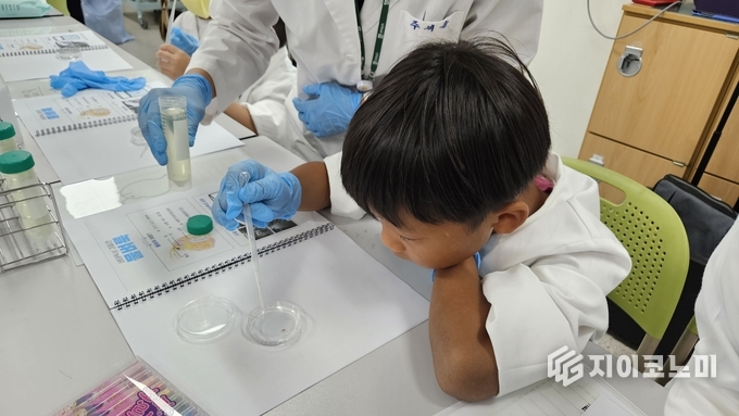 찾아가는 과학 체험교실. 전라남도보건환경연구원 제공