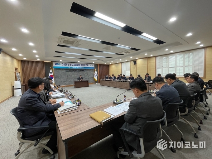 영광군청 소회의실에서 열린 2025년 공모사업 대응계획 보고회 모습. 영광군 제공