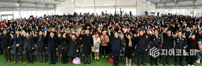 강진 청자축제의 개막일, 수많은 인파가 봄을 맞이하며 축제 현장을 가득 메웠다. 강진군 제공