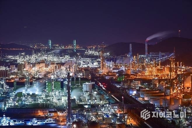 여수 석유화학산단 야경.