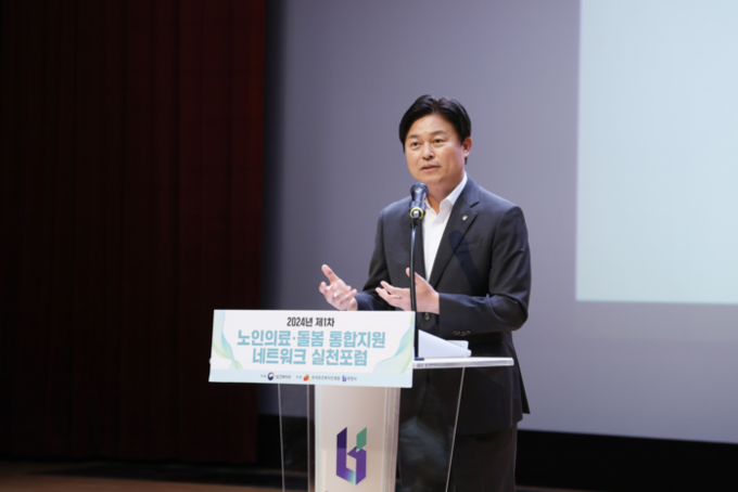 조용익 부천시장이 지난해 6월 열린 노인의료 돌봄 통합지원 네트워크 실천 포럼에서 발언하고 있다. (사진=부천시)