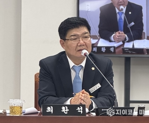 질타하는 최환석 위원장. 목포시의회 제공