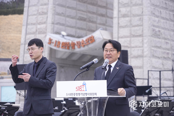 강기정 광주광역시장이 12일 오전 북구 국립5·18민주묘지 에서 열린 '제45주년 5·18민중항쟁기념행사위원회 출범식'에 참석해 인사말을 하고 있다. 광주광역시 제공<br>
