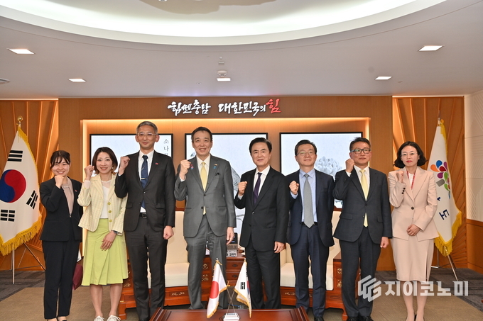 김태흠 충남도지사, 도청 접견실에서 미즈시마 고이치 주한 일본대사 예방