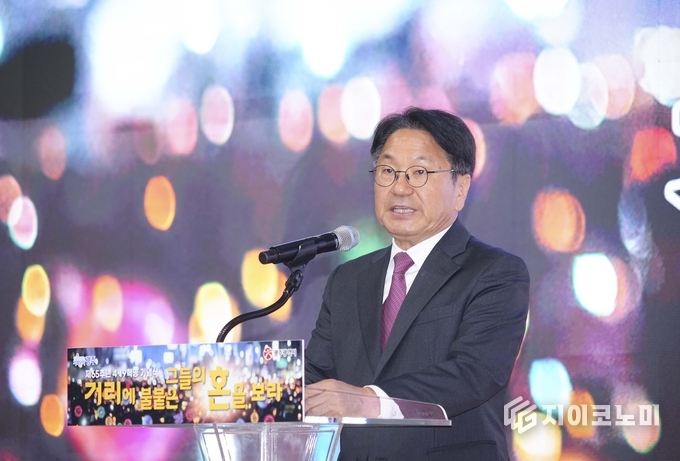 강기정 광주광역시장이 19일 오전 북구 광주형마이스터고 광주공업고등학교에서 열린 '제65주년 4.19혁명 기념식'에 참석해 기념사를 하고 있다. 광주광역시 제공