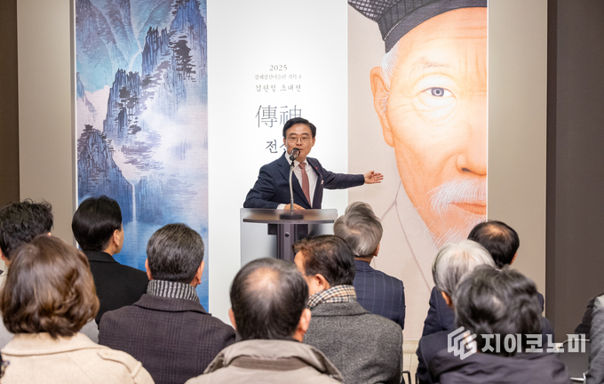 진교훈 강서구청장이 지난 1월 겸재정선미술관에서 열린 기획 전시 「전신과 진경」 개막식에서 인사말을 하고 있다.