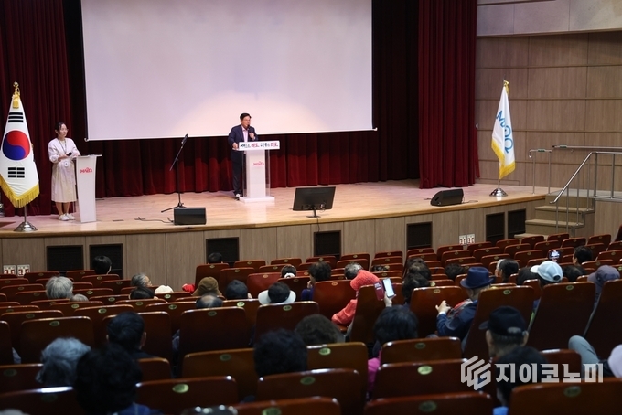 박강수 마포구청장이 마실영화관에 참석했다. 마포구청 제공.
