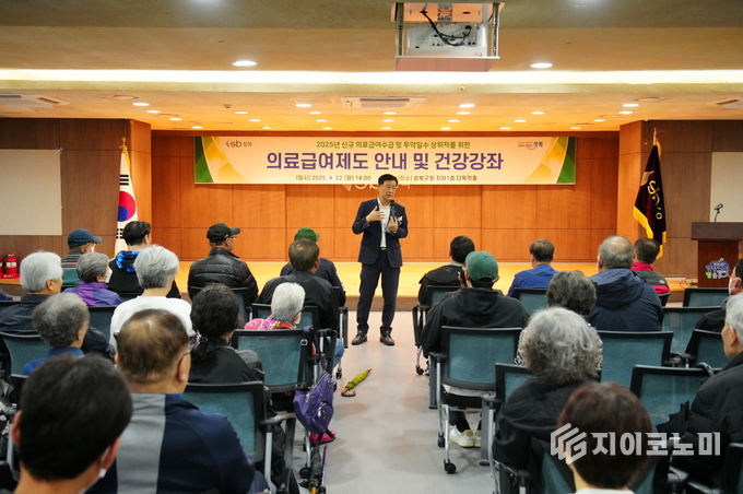 이승로 성북구청장이 의료급여제도 안내 및 건강강좌 현장에서 인사말을 하고 있다. 성북구청 제공.