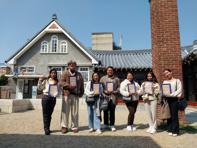 광주 동구 인문학당을 방문한 외국인 관광객들. 동구 제공
