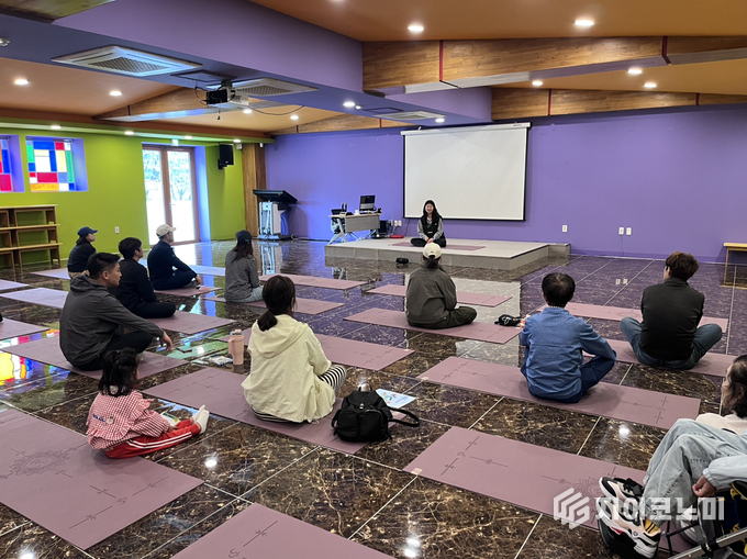 지난 4일부터 5일까지 칠곡경북대학교병원 내에 위치한 대구광역시 지역장애인보건의료센터가 어린이날을 맞이하여 재단법인 유미회와 희귀질환 가족캠프 ‘숲누리’를 한국산림복지진흥원 국립산림치유원(경상북도 영주)에서 개최하였다./사진=칠곡경북대학교병원
