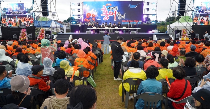 제20회 영산포 홍어축제 홍어 무침 퍼포먼스. 나주시 제공