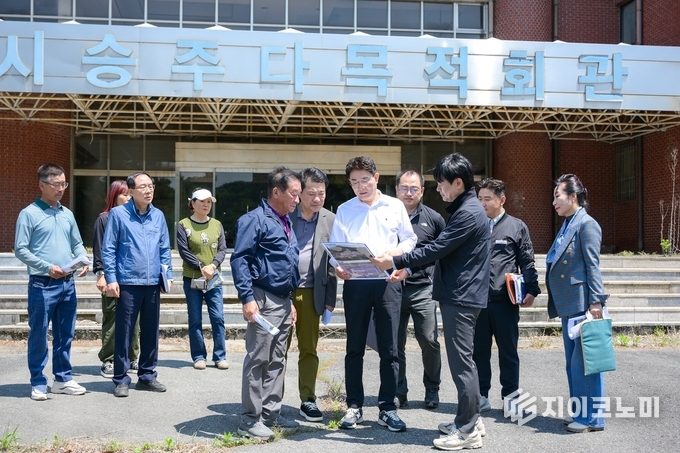 노관규 순천시장은 12일, 옛 승주군청 일원에 조성될 그린바이오산업 전진기지 부지를 직접 찾고 현장 점검에 나섰다