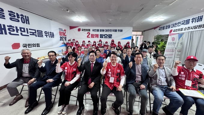 국민의힘 전남선대위가 순천 선거사무소 개소식을 열고 대선 승리를 위한 본격 행보에 나섰다.