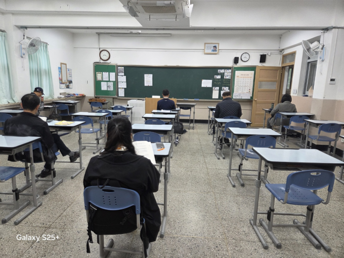 태극기 미게양 중인 서울 공립고교 모습 (사진=서울시의회)