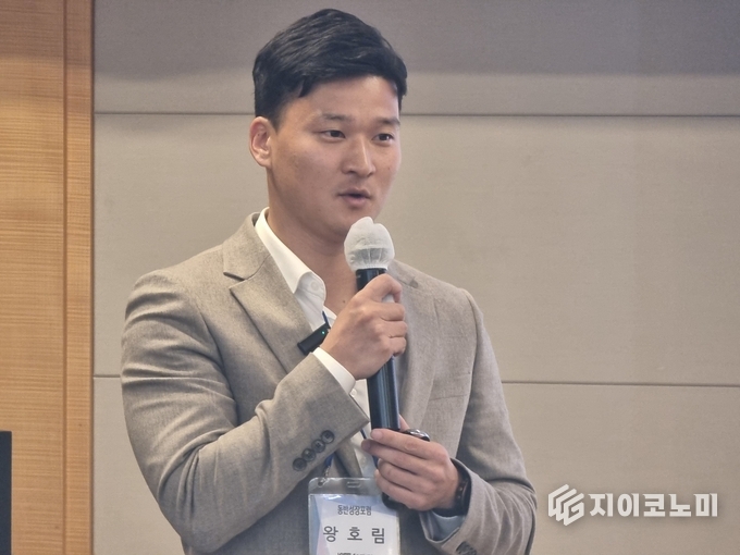 왕 지사장에 의하면 1980년대까지 핀란드는 주주 의견이 제대로 반영되지 못하는 금융권 중심의 폐쇄적인 지배구조로, 현재 한국과 유사한 경제 거버넌스를 가지고 있었다.